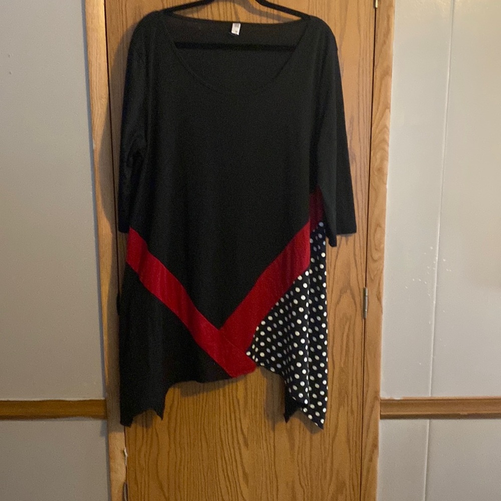 Black white & red top
